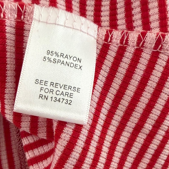 Allie & Rob Lace Trimmed Cold Shoulder Red Striped Tee Size L NWT - Picture 10 of 10